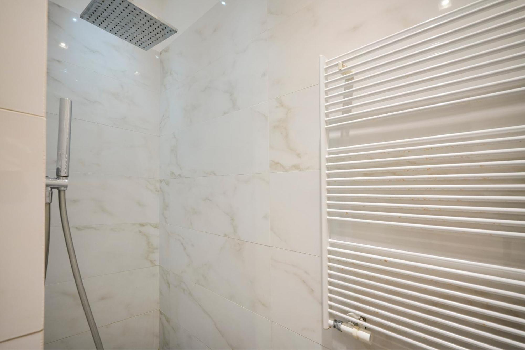 Gli Aquiloni Apartment - Steps From The Station Bari Exterior foto