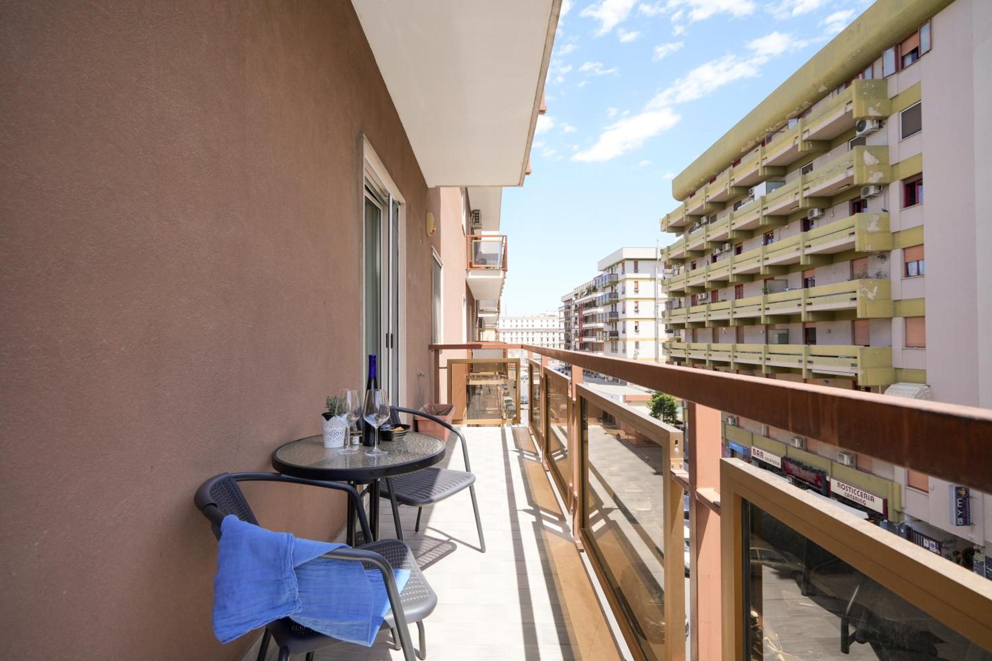 Gli Aquiloni Apartment - Steps From The Station Bari Exterior foto